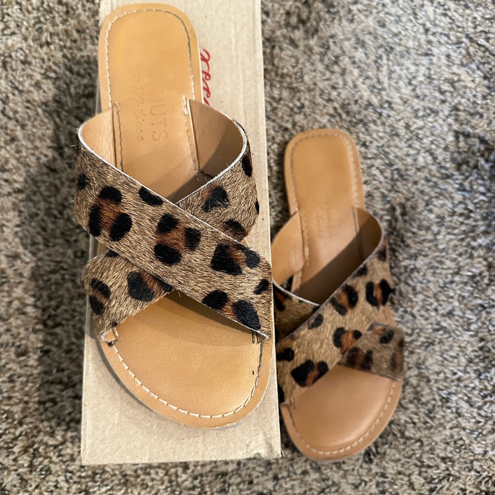 Women’s sandals.